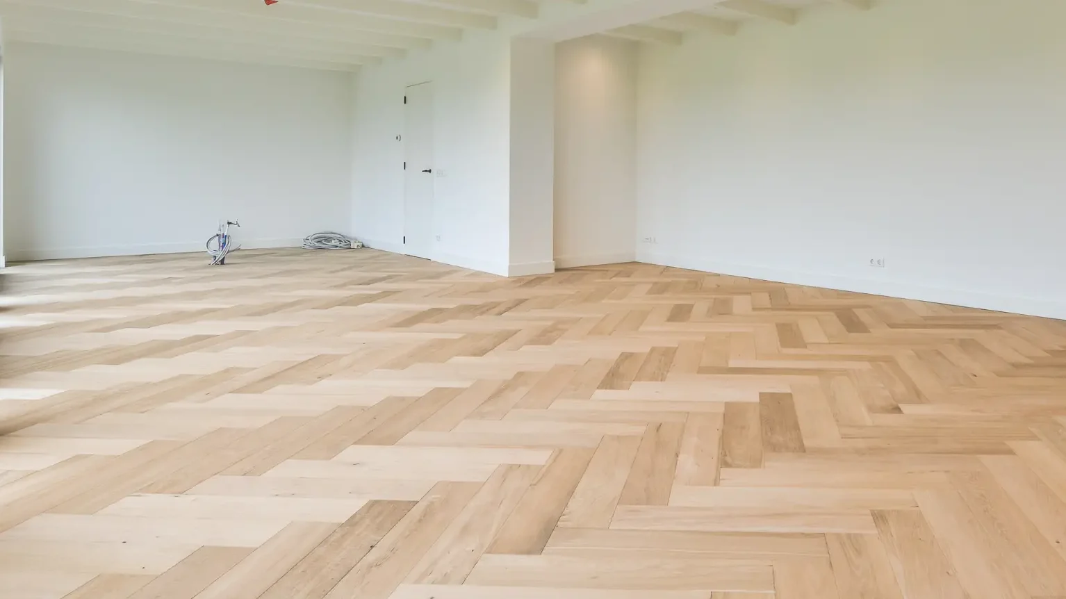 Read more about the article Top Benefits of Using Vinyl Floor Polish for Long-Lasting Shine and Protection